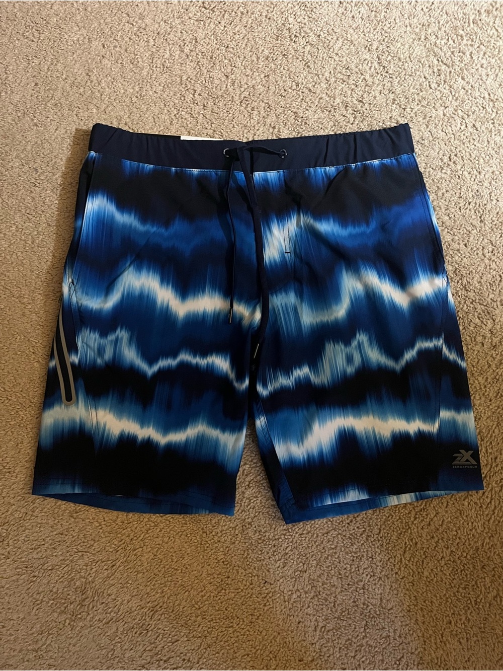 Zeroxposur Men’s Navy and Royal Blue Wave Swim Trunks size medium